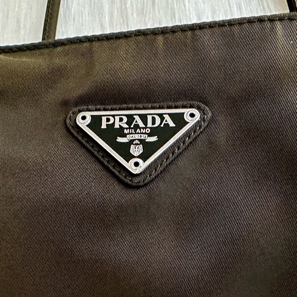 ✨PRADA Tessuto Nylon City Tote B8484 Tundra Dark Olive - Picture 8 of 16